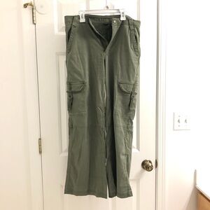 American Eagle Womens Super High Rise Baggy Wide Leg Pants  sz 6 Green Cargo EUC